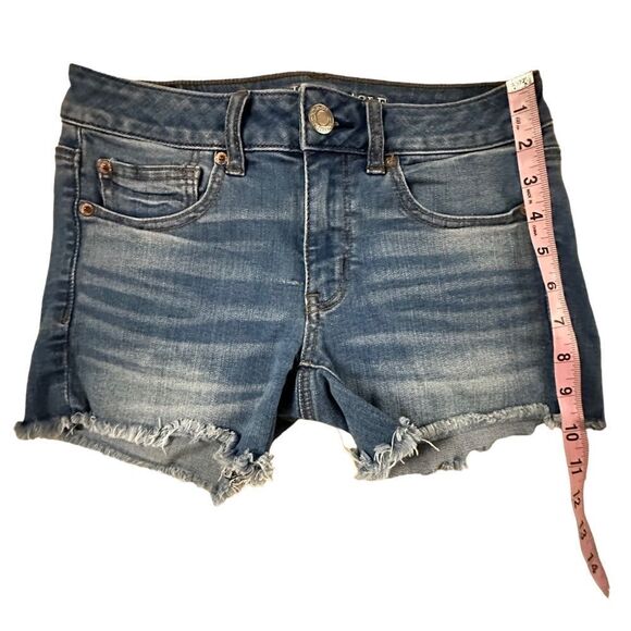 American Eagle ~ Super Stretch Denim Cutoff Shorts ~ size 2 - Picture 4 of 8